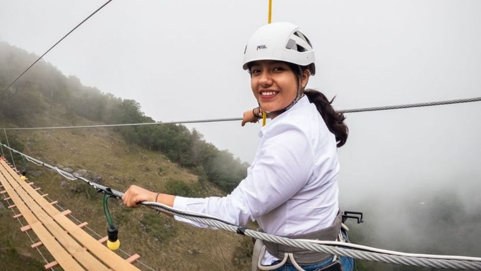 El puente colgante es una de las atracciones en el Cerro Cabezón