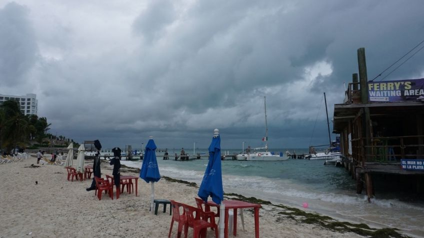 Frente Frío 16 deja dos muertos y varios derrumbes en Quintana Roo