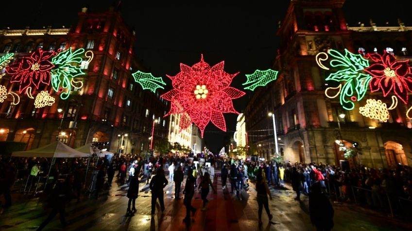 FOTOS: Martí Batres encienden el alumbrado navideño en el Zócalo capitalino