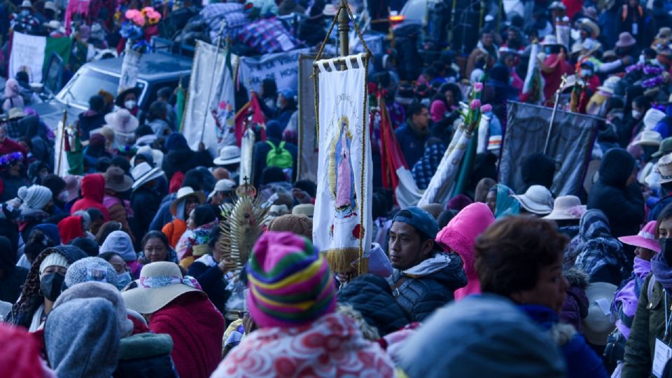 Desde este lunes, decenas de personas empezaron a llegar a la Basílica de Guadalupe.