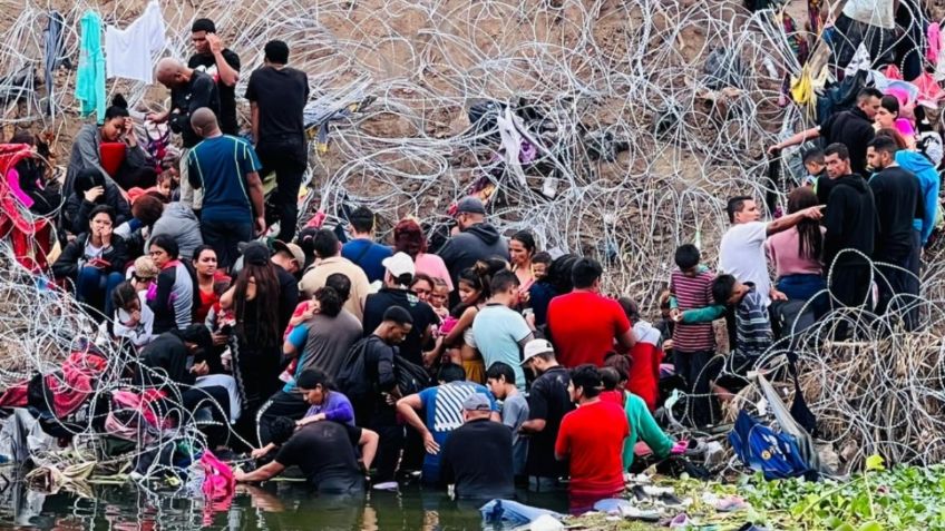 Migrantes cruzan el Río Bravo en un inflable, pero son detenidos al llegar a EU