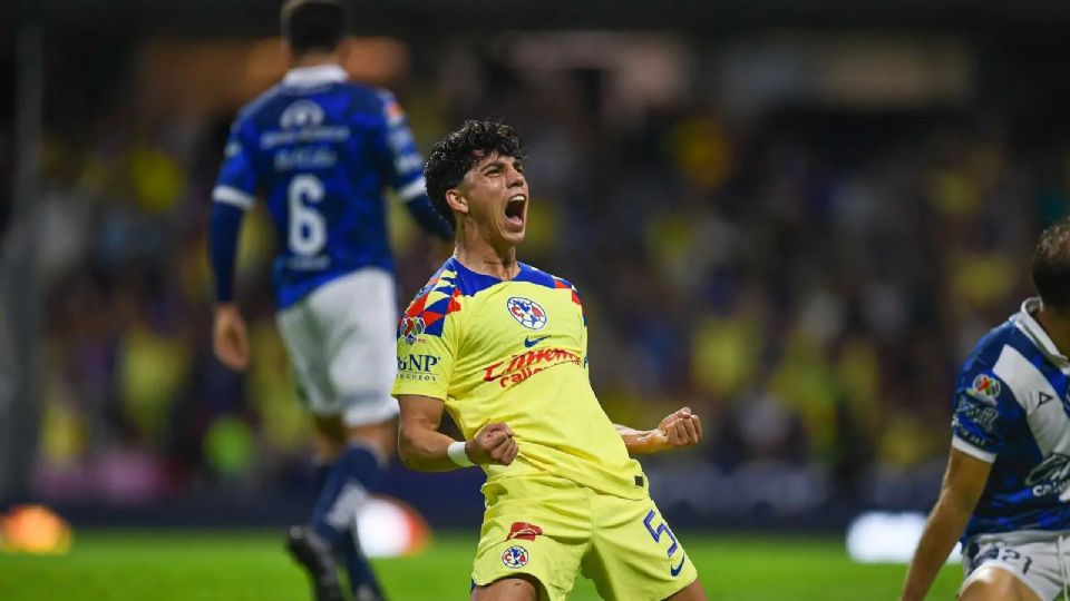 Kevin Álbvarez celebrando un gol