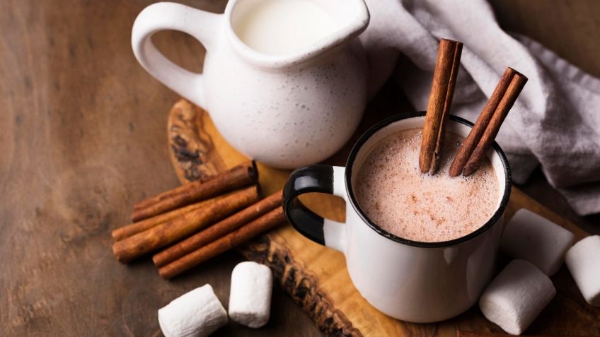 Despídete del frío con un delicioso CHAMPURRADO de chocolate con piloncillo, sin leche; RECETA