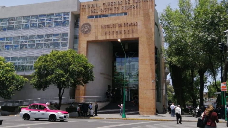 El cuerpo de la joven fue trasladado al Instituto de Ciencias Forenses.