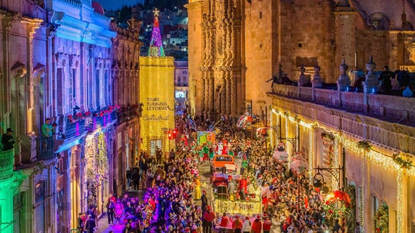 Asisten 60 mil personas a presenciar el desfile de navidad “Celebremos con Alegría”, en el centro de Zacatecas