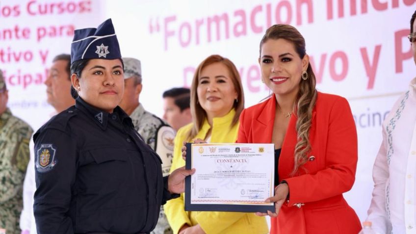 Evelyn Salgado asiste a la ceremonia de clausura de cursos de formación inicial a policías estatales y preventivo municipales