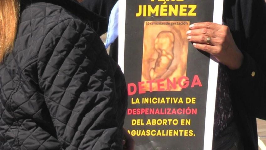 Manifestantes provida exigen a la gobernadora Tere Jiménez vetar la ley a favor del aborto en Aguascalientes