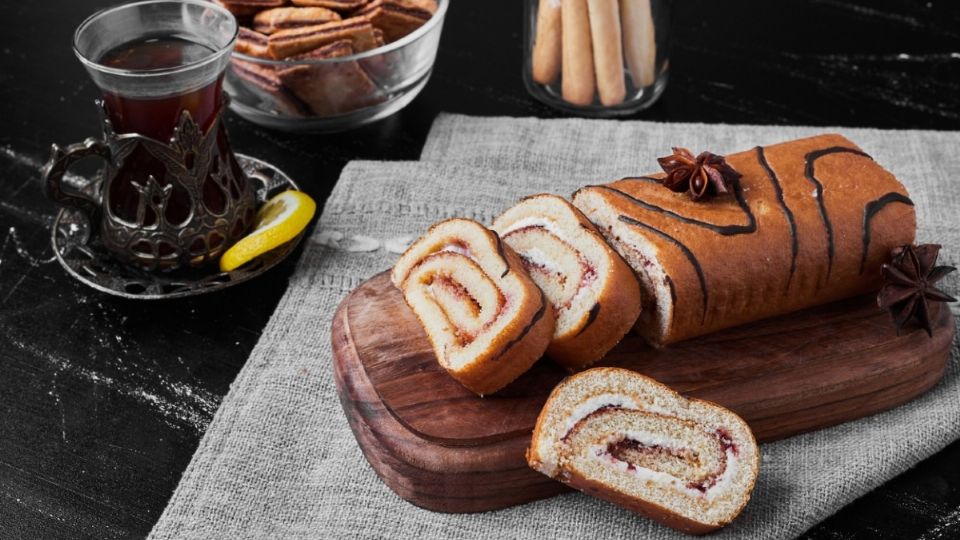 Delicioso postre de 'Niño Envuelto' relleno de mermelada de fresa