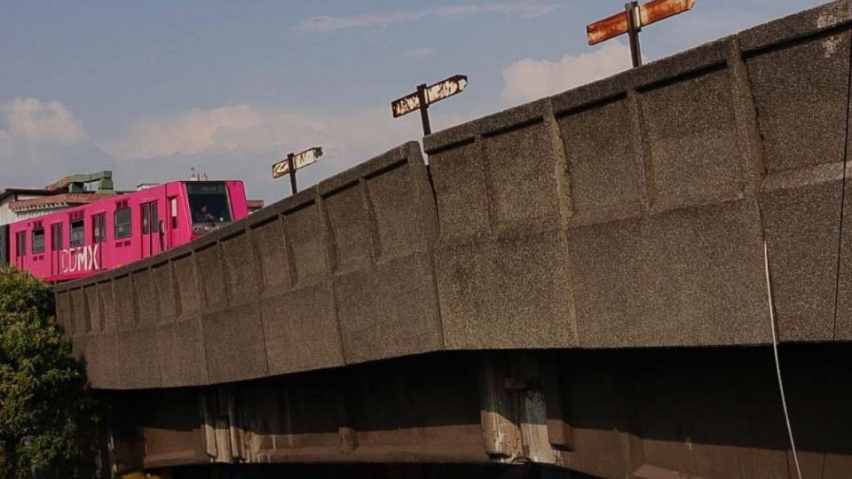 Un pedazo de la estructura cayó al suelo