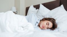 Dormir sin ropa: mejora la calidad del sueño y reduce el estrés, según una experta