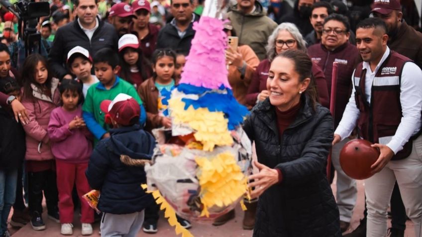 Claudia Sheinbaum vive una auténtica fiesta navideña entre villancicos y la clásica piñata con militantes de Matehuala en San Luis Potosí