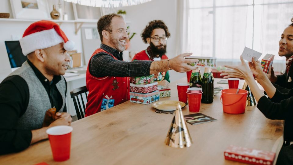 ¡No te rompas la cabeza! Deja que estas aplicaciones organicen el intercambio navideño por ti.