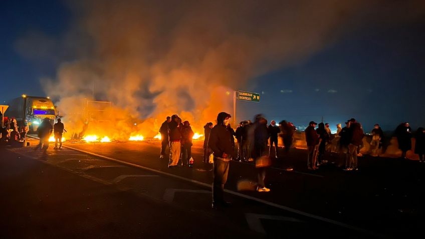 Cierran manifestantes autopista México-Puebla