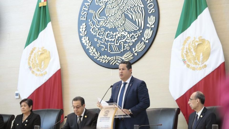 Diego Sinhue Rodríguez presidió la sesión solemne de la Comisión de Celebraciones por los 200 años de Guanajuato 