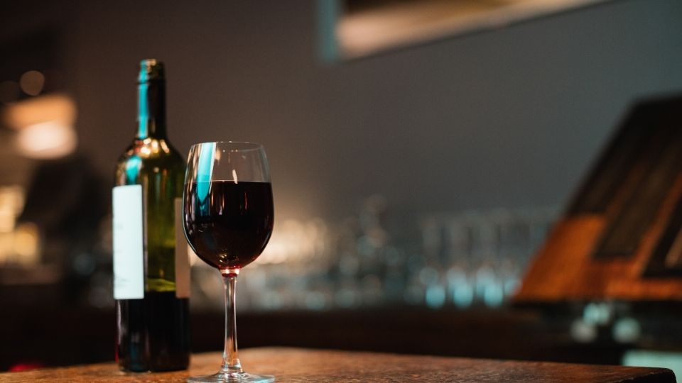 Ten una cena elegante con estos vinos buenos, bonitos y baratos