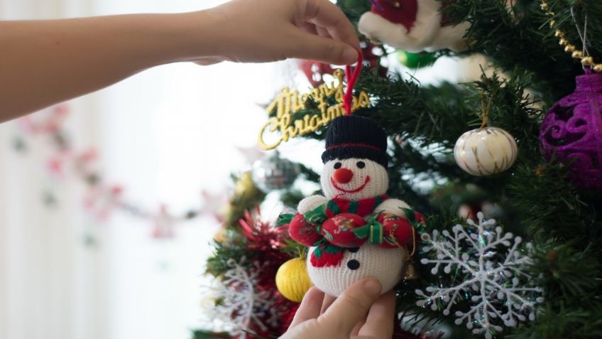 Los adornos en tu árbol de Navidad que debes de eliminar, según Feng Shui