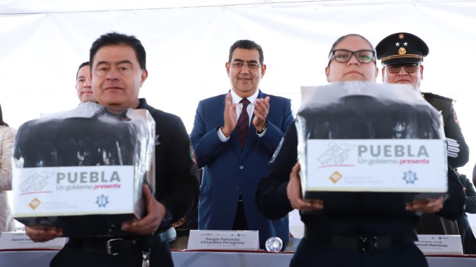 También entregó 800 uniformes a policías estatales custodios, y otorgó siete reconocimientos a policías estatales Bomberos que ganaron en los Juegos Latinoamericanos de Policías y Bomberos 2023

