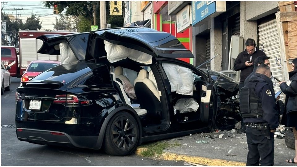 En las imágenes que circularon en redes sociales se observa el vehículo destrozado