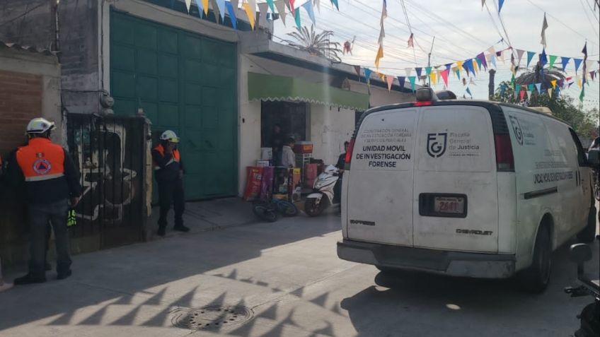 En Iztapalapa, muere adulto mayor en incendio provocado por caída de veladora