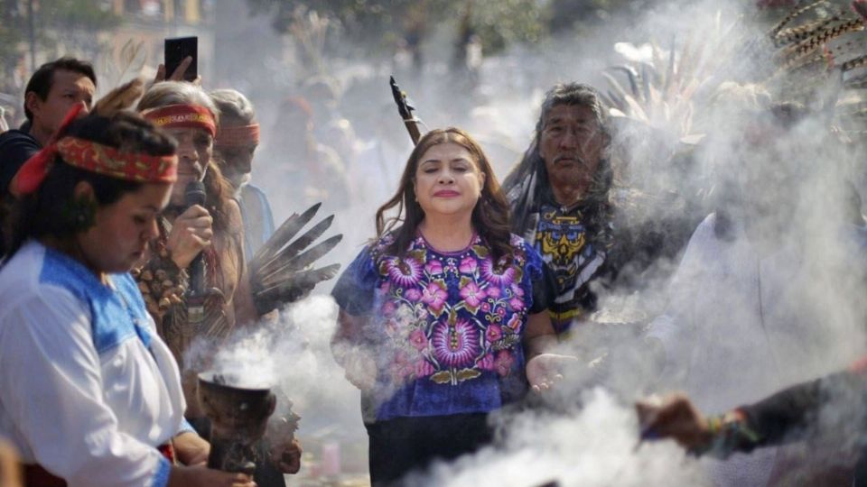 'Lo recibo (al Fuego Nuevo) con mucho gusto y con el gran compromiso de seguir haciendo de las tradiciones y de las costumbres, de esta vida ancestral, una tradición viva'