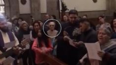 Extraña figura aparece en plena misa durante la víspera de Navidad: VIDEO