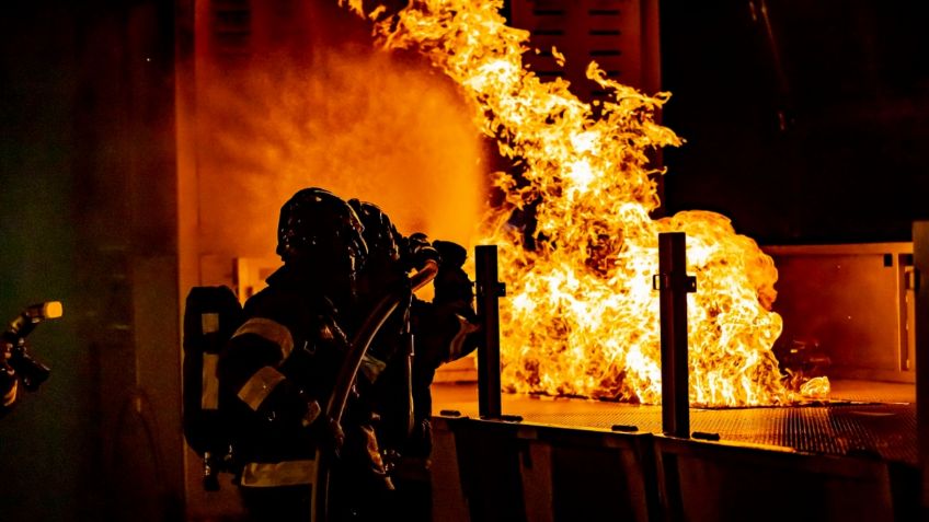 Cinco niños mueren durante incendio, el padre salió a hacer las compras de navidad