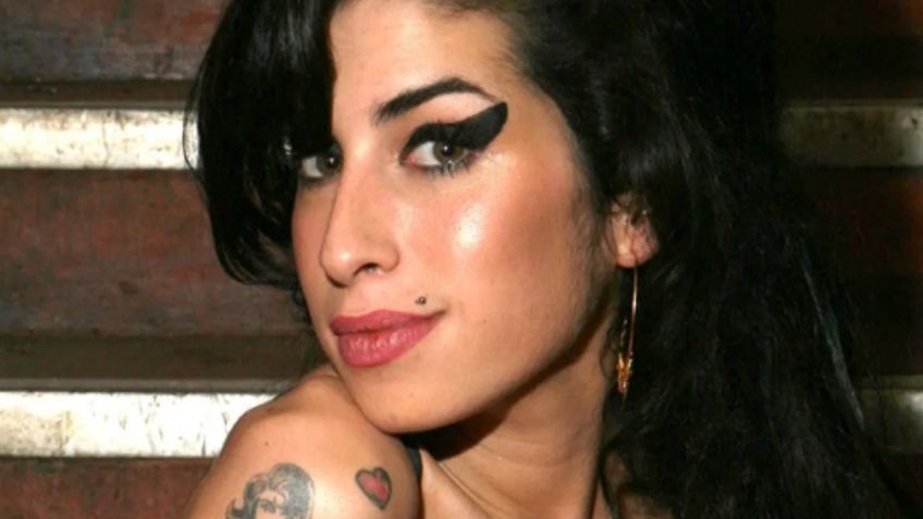 Papá de Amy Winehouse demanda a dos amigas de la cantante por subastar sus cosas