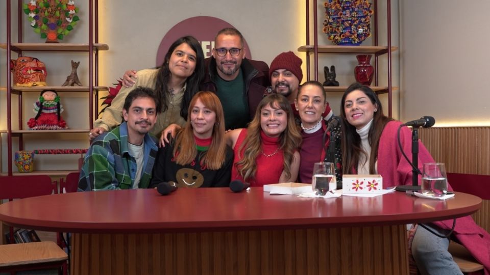 Claudia Sheinbaum compartió la parte dos de su podcast con su equipo de trabajo