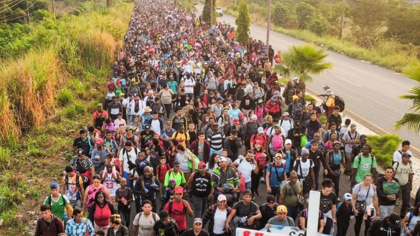 Caravana migrante "Éxodo de la pobreza" avanza desde el Sur de México