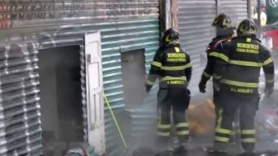 El incendio ocurrió en un negocio dentro de la alcaldía Venustiano Carranza.