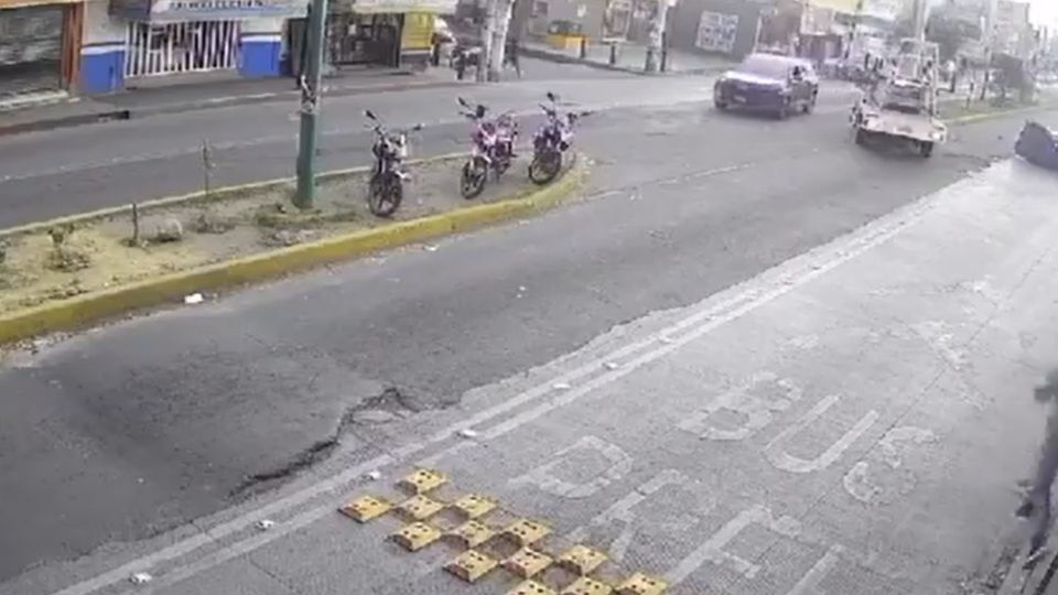 El momento del choque entre una camioneta y un mototaxista