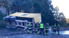 Volcadura de tráiler afecta circulación en carretera México-Toluca