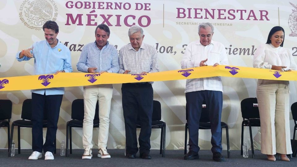 Acompañado del gobernador Rubén Rocha Moya y de integrantes de la fundación Teletón, el presidente recalcó que ya se elevó a rango constitucional la pensión para adultos mayores