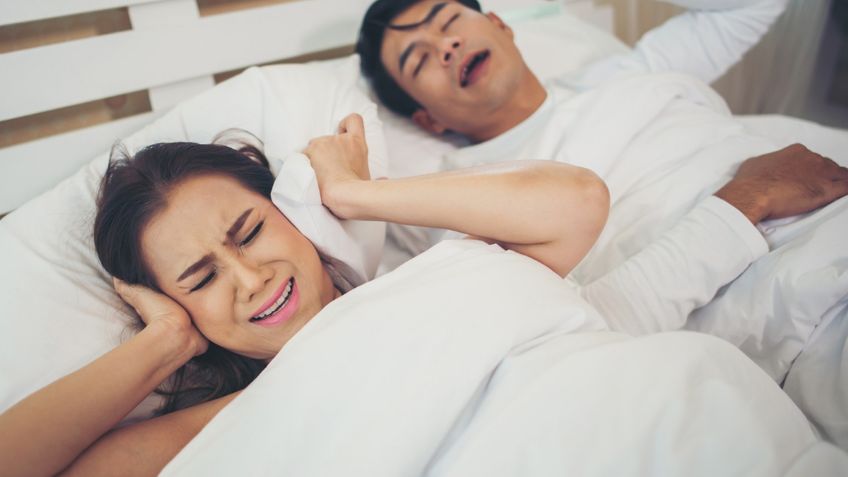 ¿Dormir con tu pareja o en camas diferentes? Un nuevo estudio dice qué es mejor