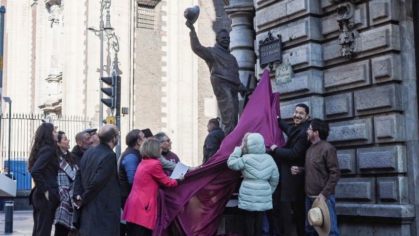 Develan estatua de Pancho Villa en el Centro Histórico de la CDMX