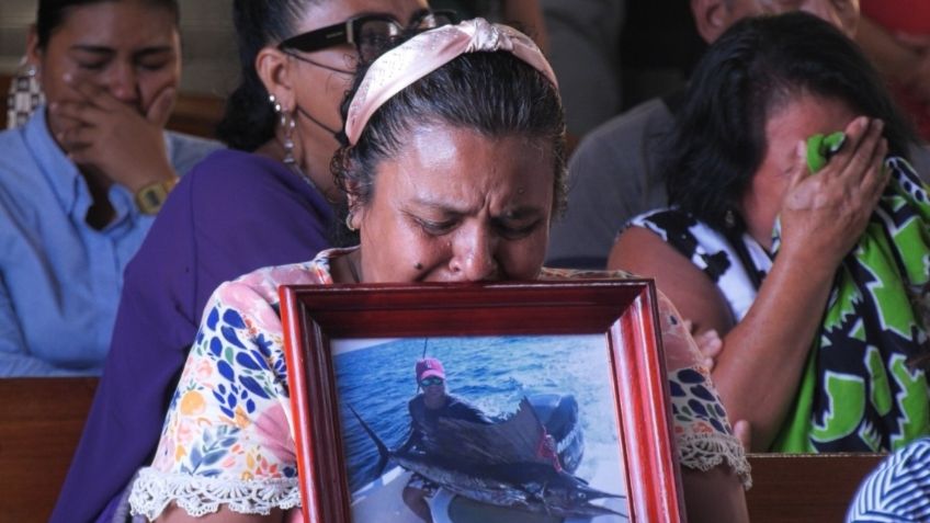 Daños por huracán "Otis": familiares de marineros desaparecidos rezan por ayuda