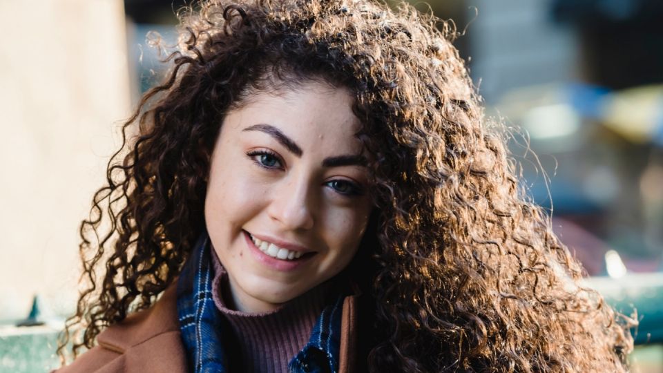 El cabello chino suele maltratarse más rápido