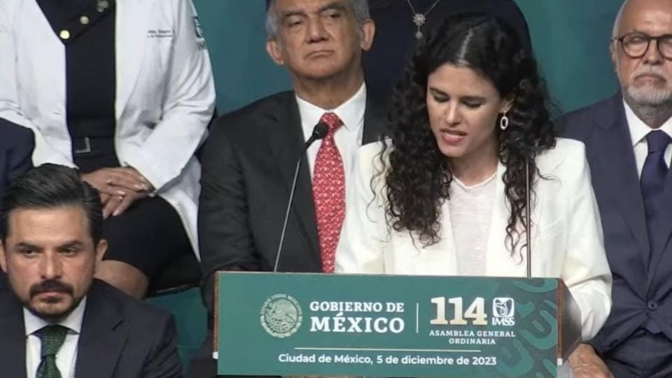 La secretaria de gobernación, Luisa María Alcalde estuvo presente en la 14 Asamblea General Ordinaria del IMSS