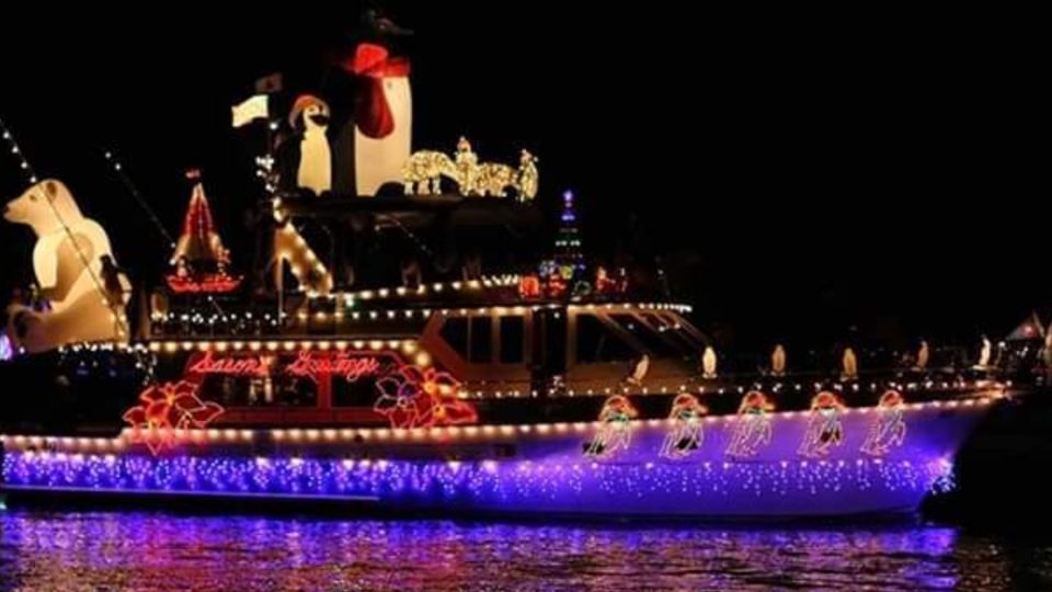 Desfile navideño de botes en Los Cabos