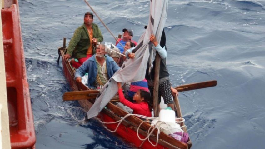 Rescata Marina a siete cubanos y un perro en Isla Mujeres