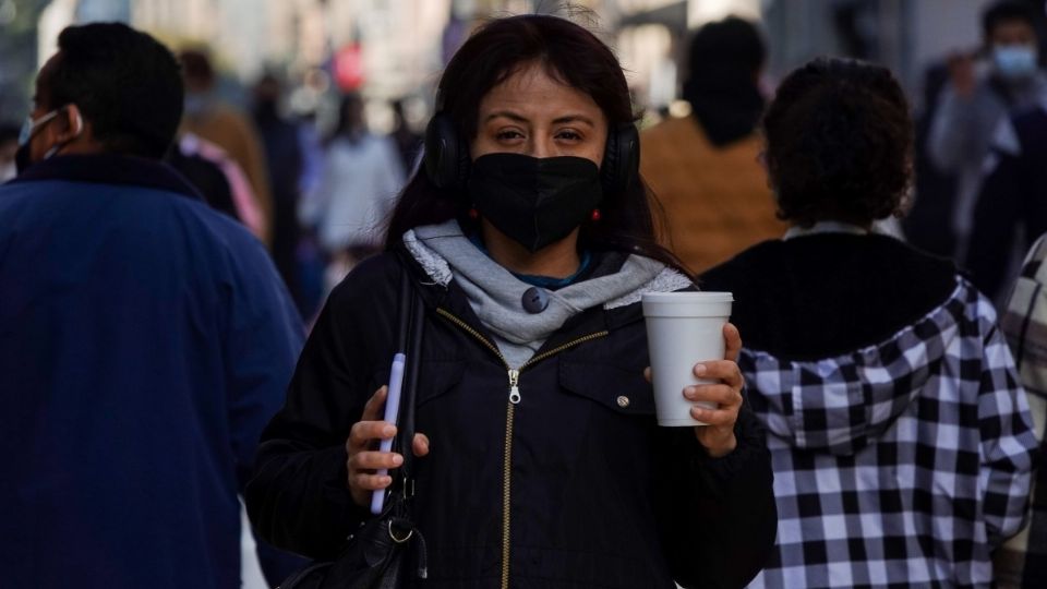 Ante las bajas temperaturas, no olvides tomar agua y comer frutas y verduras.