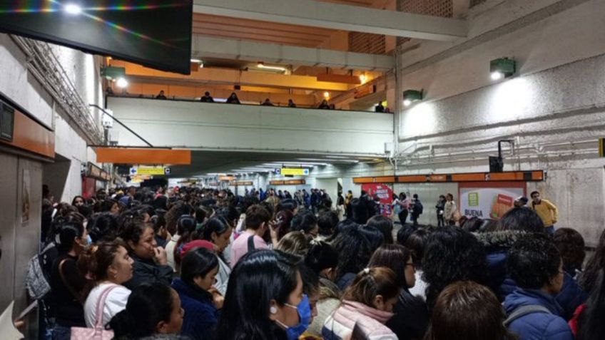 ¡Otra vez! Línea 7 del metro reporta retraso de hasta 15 minutos