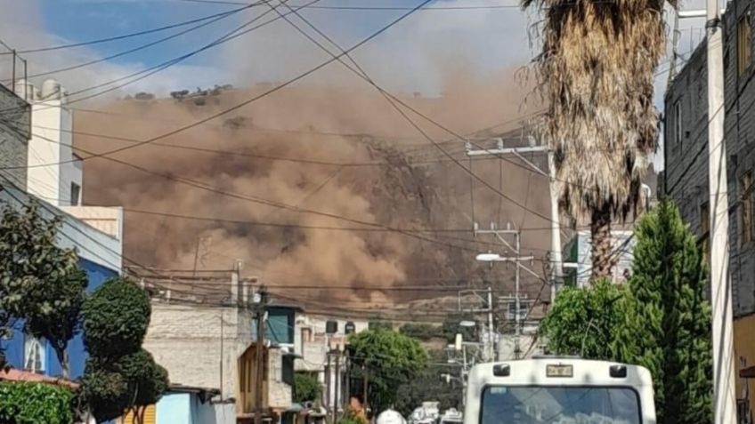 VIDEO: sismo de hoy en CDMX provoca deslizamiento y polvareda en el Cerro de las Minas, Iztapalapa