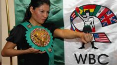 ‘La Guerrera’ Torres celebra su ingreso al Salón de la Fama del Boxeo