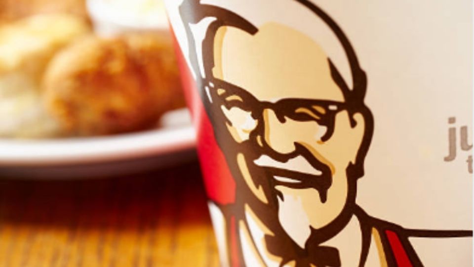 KFC lanza programa para pagar la universidad a sus empleados