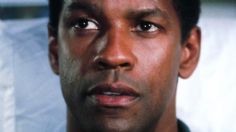 La intensa película en Netflix con Denzel Washington que recaudó 151 millones de dólares y te sacudirá de inicio a fin