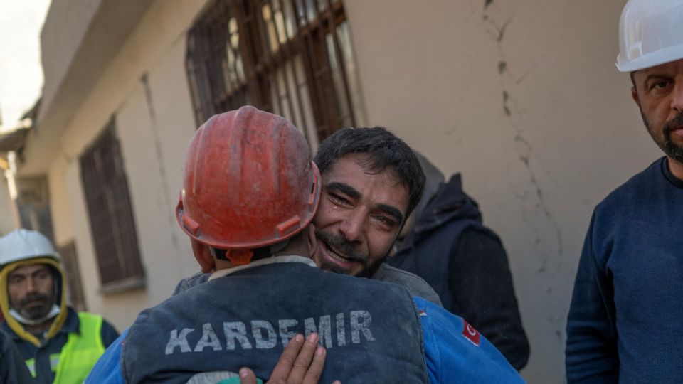 Las labores de rescate continúan en Siria y Turquía.