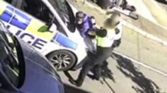 VIDEO | El brutal abuso policial al arrestar a un ciclista: lo golpearon y rociaron con gas pimienta