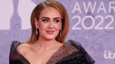 VIDEO | Adele sorprende en los Brit Awards portando una bandera México durante su presentación