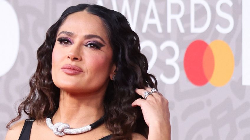 Salma Hayek se luce en los Brit Awards con un vestido negro de piel